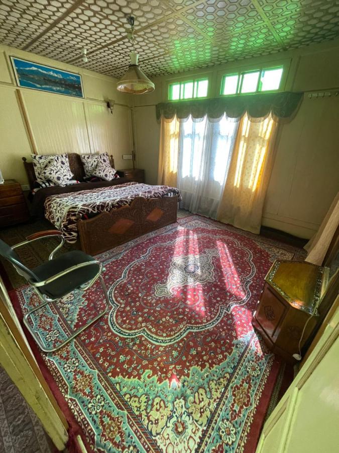 The Heritage Safina Group Of Houseboats Hotel Srīnagar Exterior foto