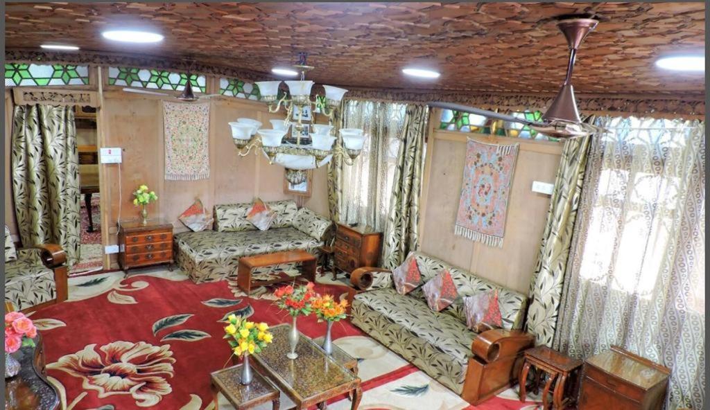 The Heritage Safina Group Of Houseboats Hotel Srīnagar Exterior foto