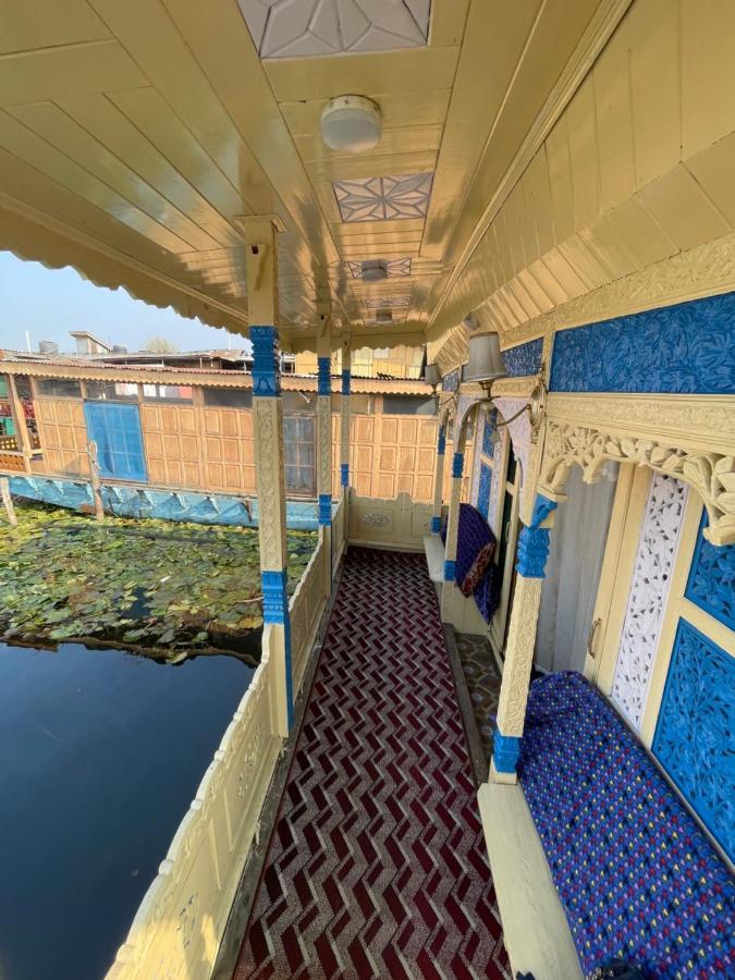 The Heritage Safina Group Of Houseboats Hotel Srīnagar Exterior foto