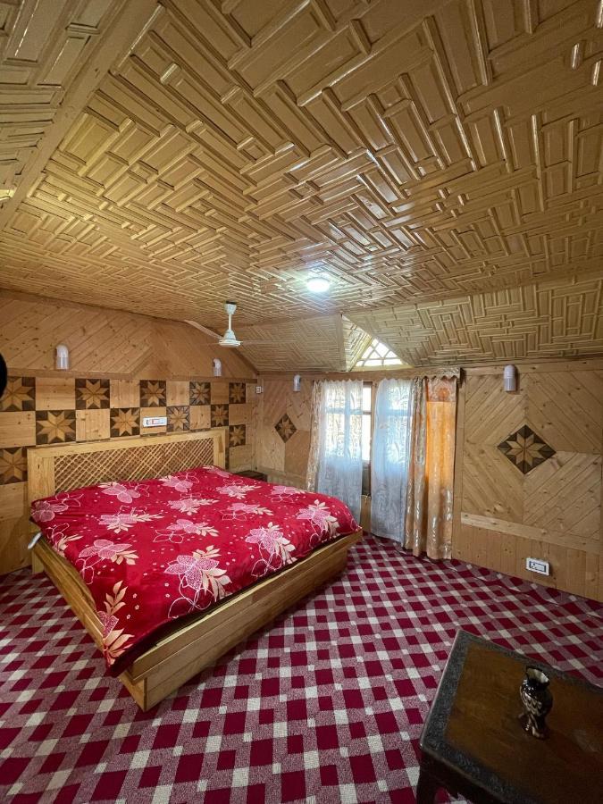 The Heritage Safina Group Of Houseboats Hotel Srīnagar Exterior foto