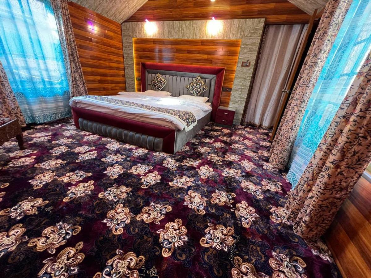 The Heritage Safina Group Of Houseboats Hotel Srīnagar Exterior foto