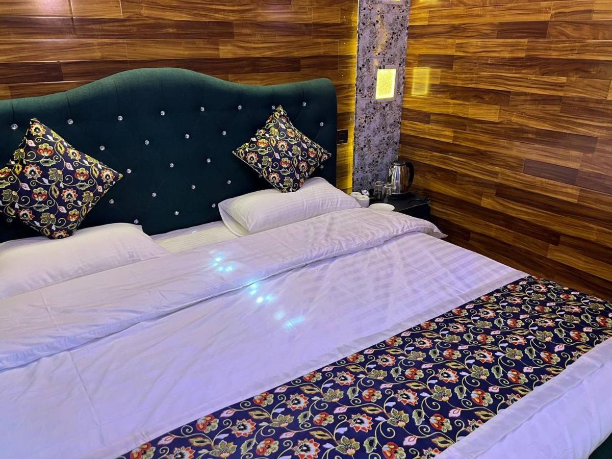 The Heritage Safina Group Of Houseboats Hotel Srīnagar Exterior foto